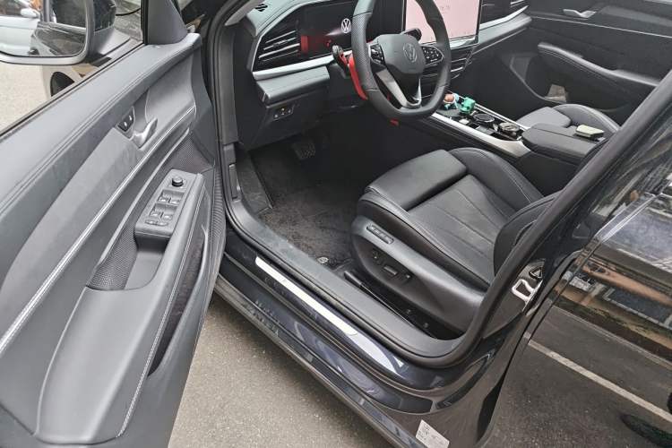 Used Volkswagen Passat 2025 Pro 380TSI Dragon Edition Driver Seat