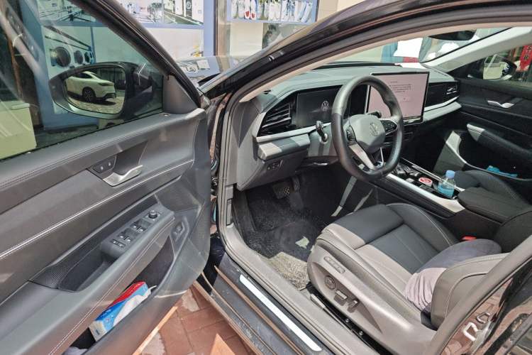 Used Volkswagen Passat 2025 Pro 380TSI Starry Dragon Edition Driver Seat