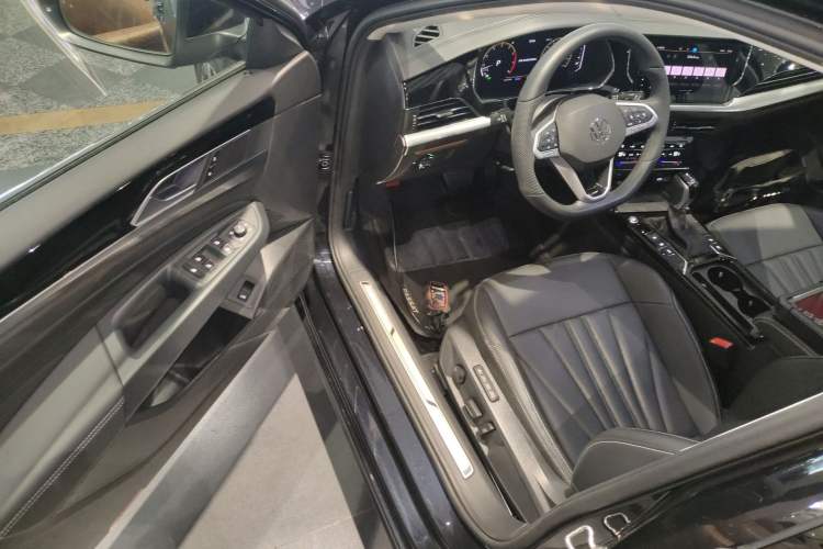Used Volkswagen Passat 2025 Outstanding Model 380TSI Dragon Glory Edition Driver Seat