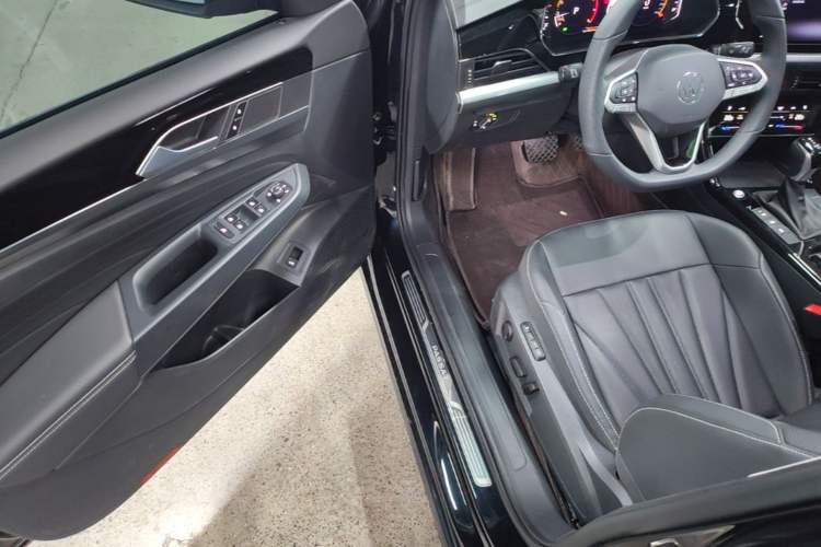 Used Volkswagen Passat 2025 Outstanding Model 330TSI Starry Elite Edition Driver Seat