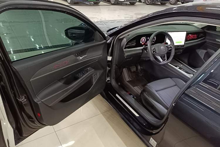 Used Volkswagen Passat 2025 Pro 380TSI Starry Dragon Edition Driver Seat