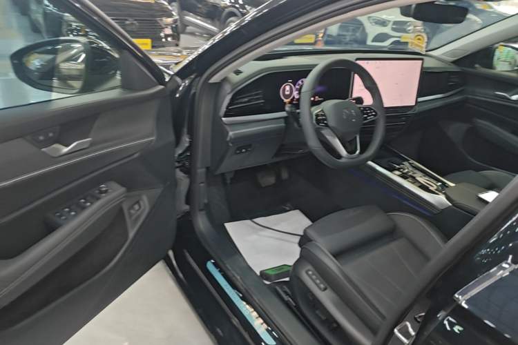 Used Volkswagen Passat 2025 Pro 380TSI Starry Dragon Edition Driver Seat