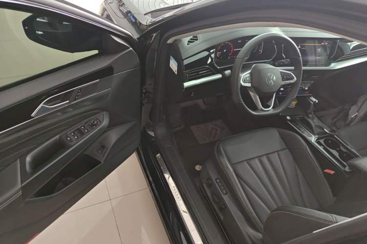 Used Volkswagen Passat 2025 Outstanding Model 330TSI Starry Elite Edition Driver Seat