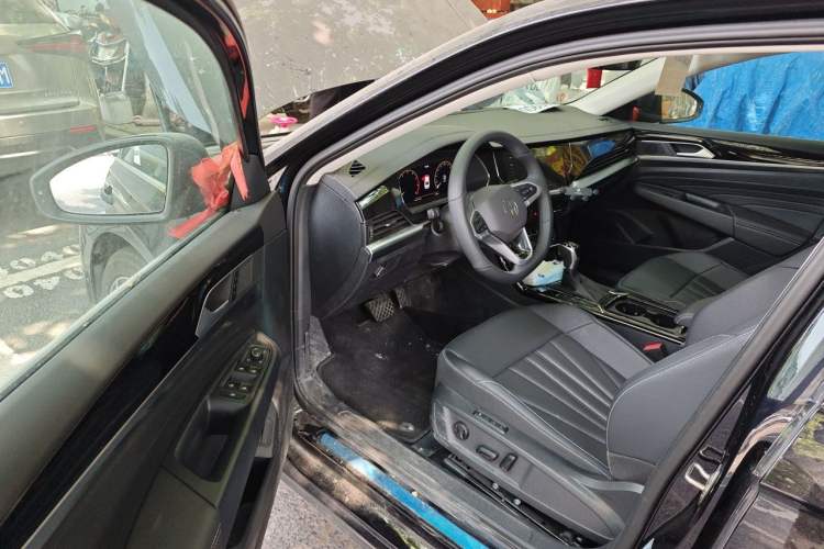 Used Volkswagen Passat 2025 Outstanding Model 330TSI Starry Elite Edition Driver Seat