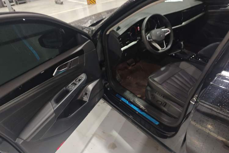 Used Volkswagen Passat 2025 Premium Version 380TSI Dragon Edition Driver Seat