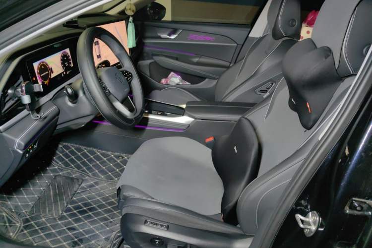 Used Volkswagen Passat 2025 Pro 380TSI Dragon Edition Driver Seat