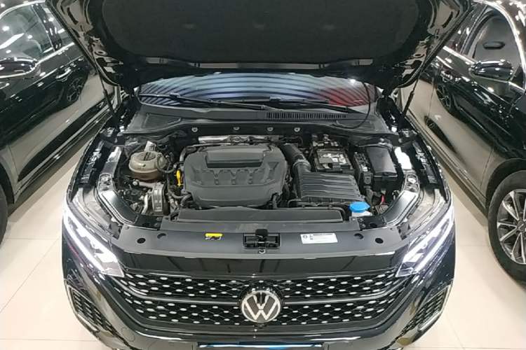 Used Volkswagen Passat 2025 Outstanding Model 380TSI Starry Dragon Glorious Edition Engine Bay