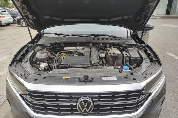 Used Volkswagen Passat 2025 Outstanding Model 280TSI Business Edition Engine Bay