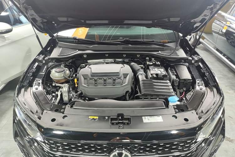 Used Volkswagen Passat 2025 Outstanding Model 380TSI Starry Dragon Edition Engine Bay