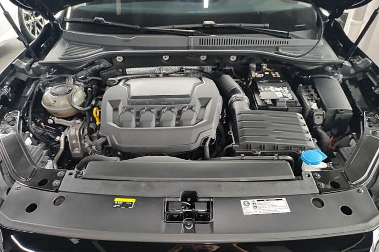Used Volkswagen Passat 2025 Outstanding Model 380TSI Starry Dragon Edition Engine Bay