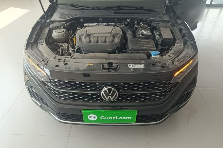 Used Volkswagen Passat 2025 Outstanding Model 380TSI Starry Dragon Glorious Edition Engine Bay