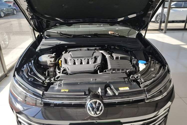 Used Volkswagen Passat 2025 Pro 380TSI Dragon Glory Edition Engine Bay