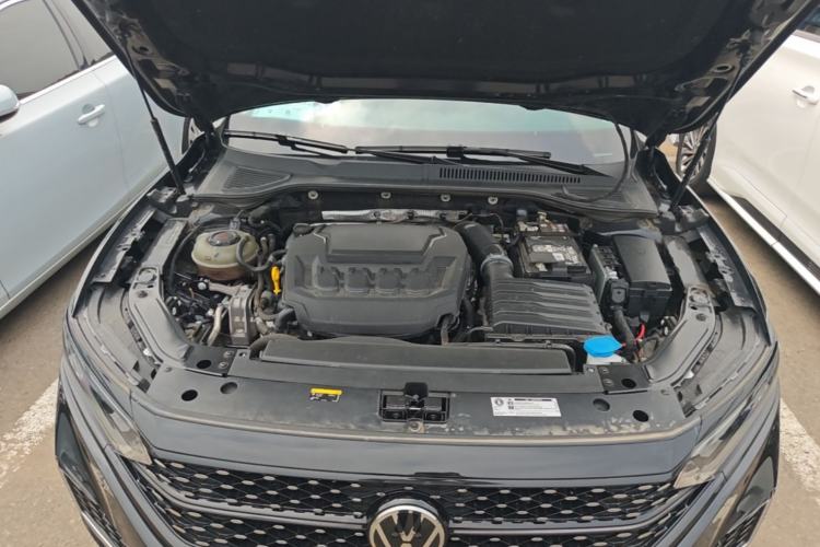 Used Volkswagen Passat 2025 Outstanding Model 380TSI Starry Dragon Glorious Edition Engine Bay