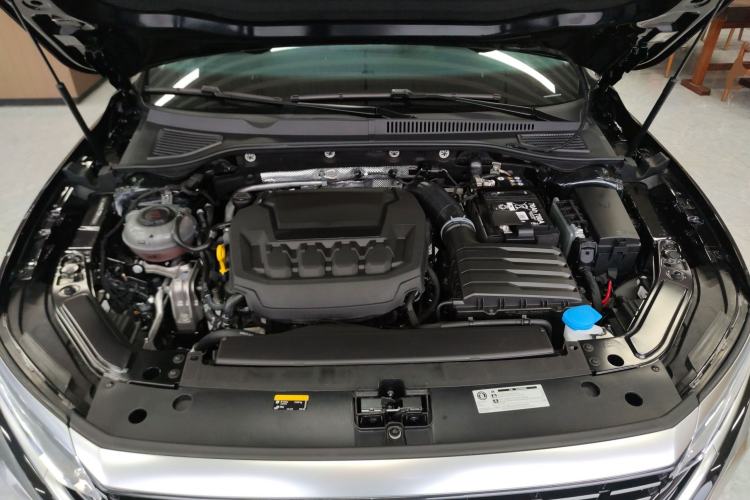Used Volkswagen Passat 2025 Premium Version 380TSI Dragon Edition Engine Bay