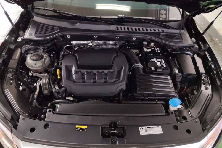 Used Volkswagen Passat 2025 Premium Version 380TSI Dragon Edition Engine Bay