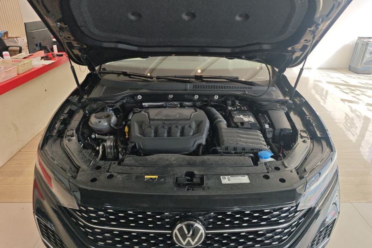Used Volkswagen Passat 2025 Outstanding Model 380TSI Starry Dragon Edition Engine Bay