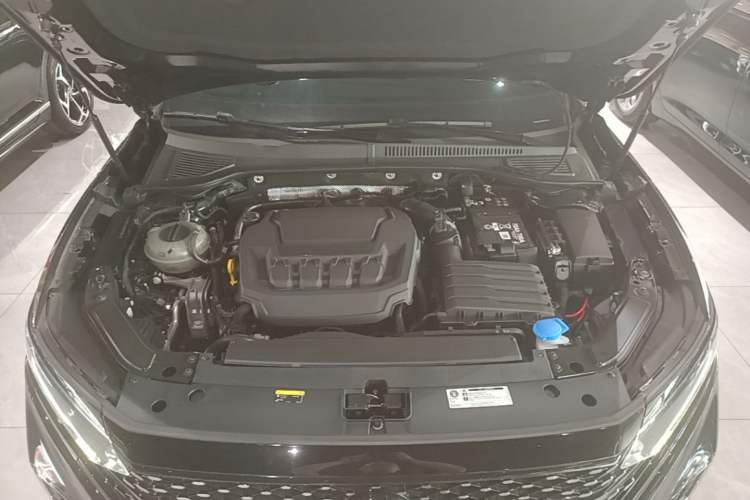 Used Volkswagen Passat 2025 Outstanding Model 330TSI Starry Elite Edition Engine Bay