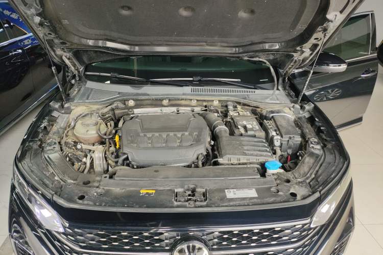 Used Volkswagen Passat 2025 Outstanding Model 380TSI Starry Dragon Glorious Edition Engine Bay