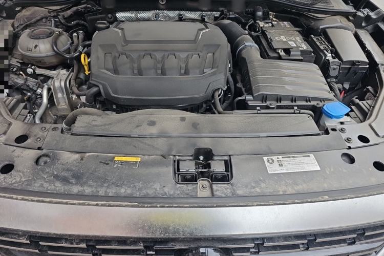 Used Volkswagen Passat 2025 Premium Version 380TSI Dragon Edition Engine Bay