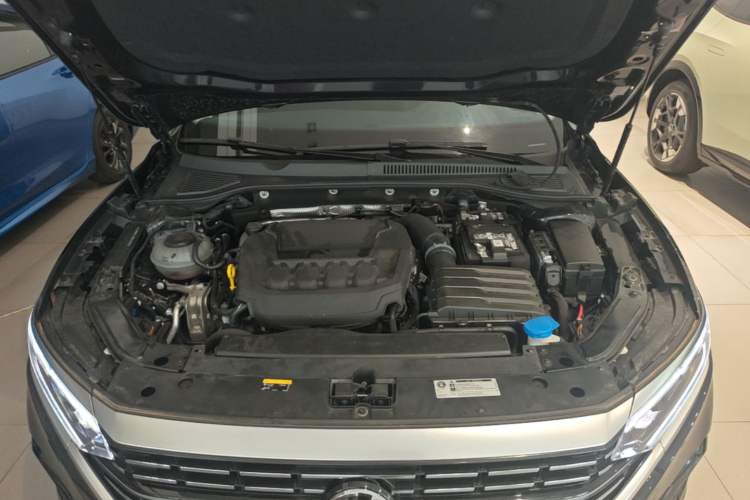 Used Volkswagen Passat 2025 Outstanding Model 380TSI Dragon Glory Edition Engine Bay