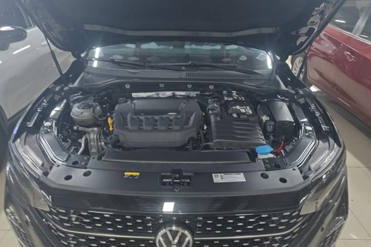 Used Volkswagen Passat 2025 Outstanding Model 330TSI Starry Elite Edition Engine Bay