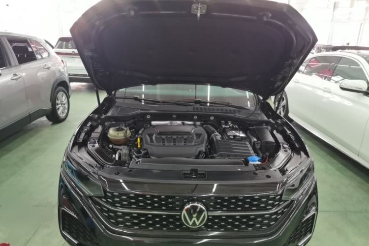 Used Volkswagen Passat 2025 Outstanding Model 380TSI Starry Dragon Edition Engine Bay