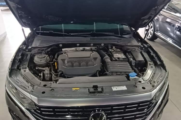 Used Volkswagen Passat 2025 Outstanding Model 380TSI Dragon Glory Edition Engine Bay