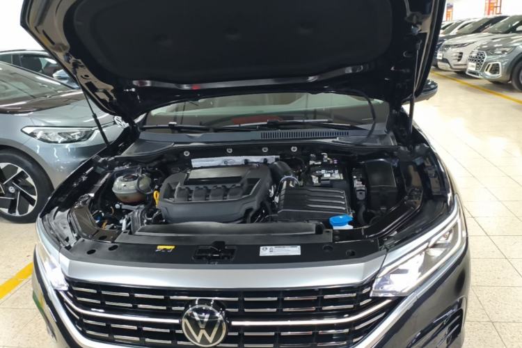 Used Volkswagen Passat 2025 Outstanding Model 380TSI Dragon Glory Edition Engine Bay