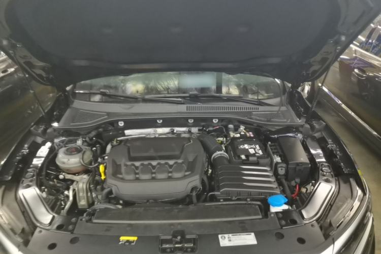 Used Volkswagen Passat 2025 Premium Version 380TSI Dragon Edition Engine Bay