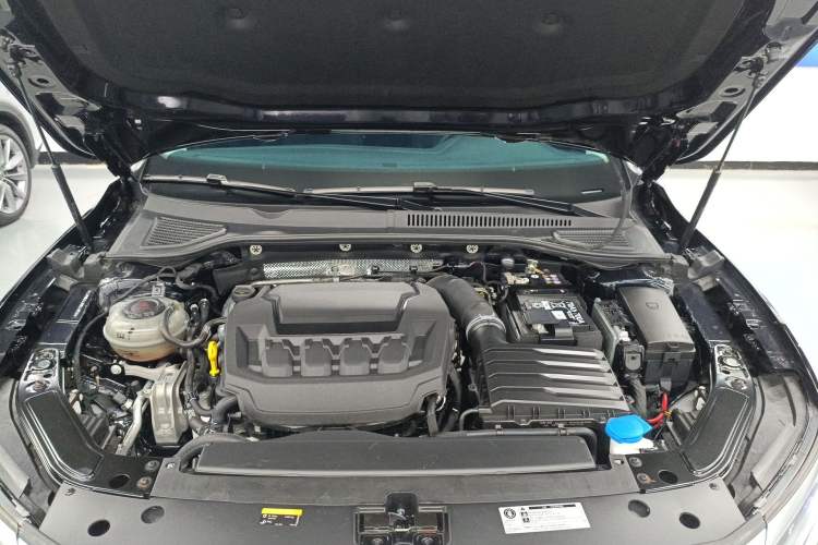 Used Volkswagen Passat 2025 Premium Version 380TSI Dragon Edition Engine Bay