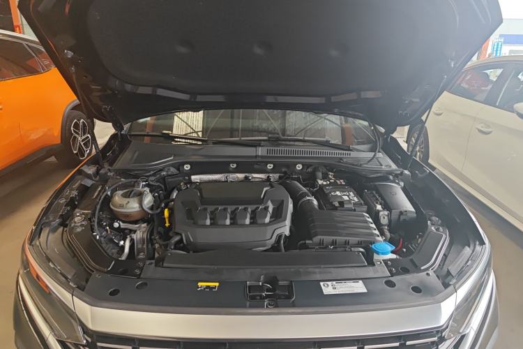 Used Volkswagen Passat 2025 Premium Version 380TSI Dragon Edition Engine Bay
