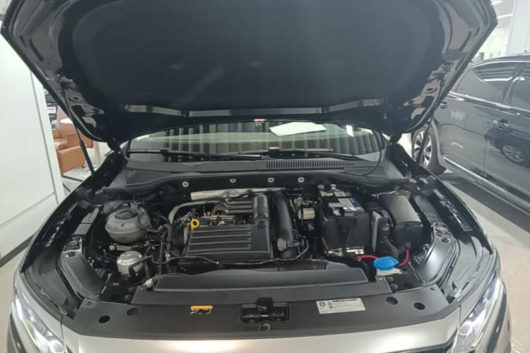 Used Volkswagen Passat 2025 Outstanding Model 280TSI Business Edition Engine Bay