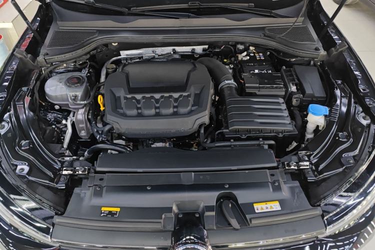 Used Volkswagen Passat 2025 Pro 380TSI Dragon Glory Edition Engine Bay
