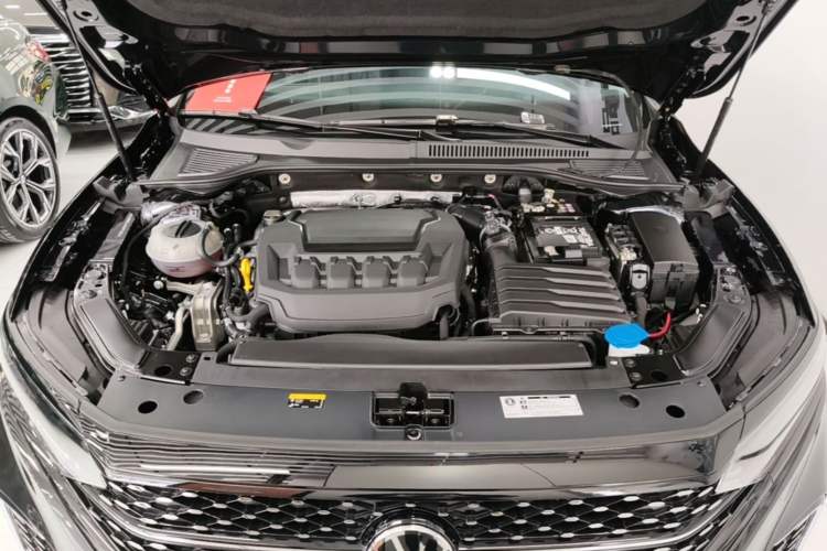 Used Volkswagen Passat 2025 Outstanding Model 330TSI Starry Elite Edition Engine Bay