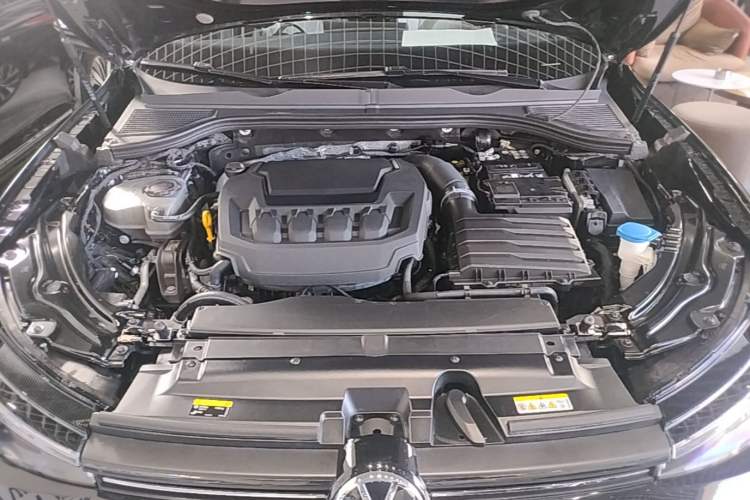 Used Volkswagen Passat 2025 Pro 380TSI Dragon Glory Edition Engine Bay