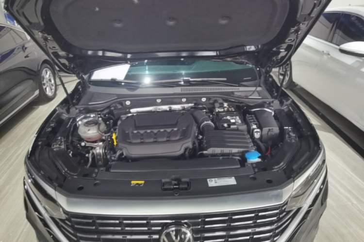 Used Volkswagen Passat 2025 Premium Version 380TSI Dragon Edition Engine Bay