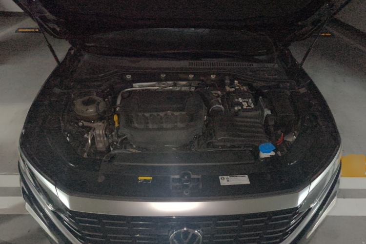 Used Volkswagen Passat 2025 Premium Version 380TSI Dragon Edition Engine Bay