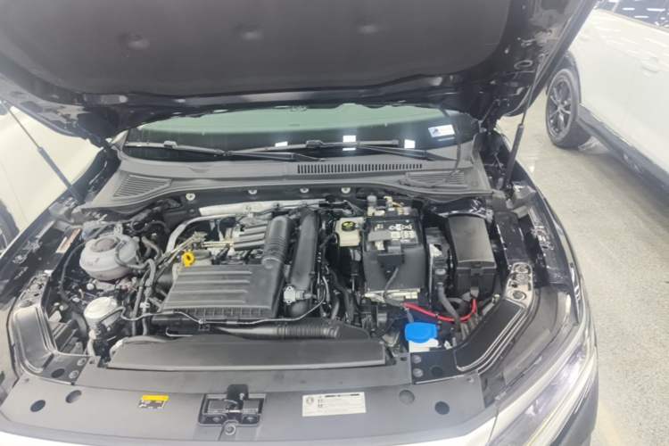 Used Volkswagen Passat 2025 Outstanding Model 280TSI Business Edition Engine Bay