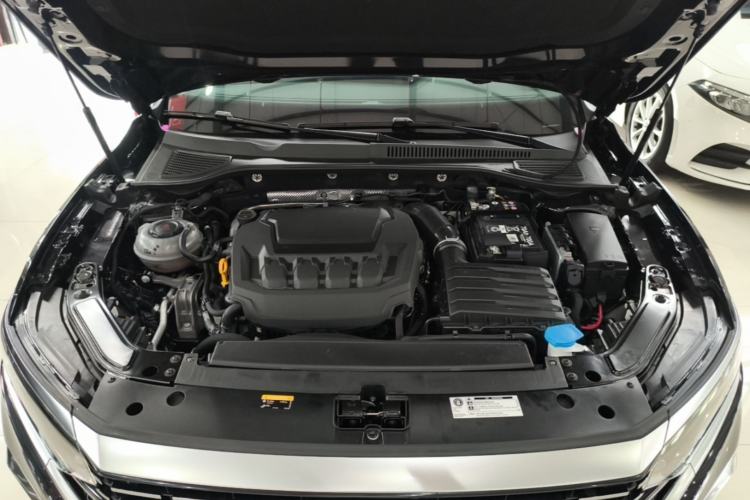 Used Volkswagen Passat 2025 Premium Version 380TSI Dragon Edition Engine Bay