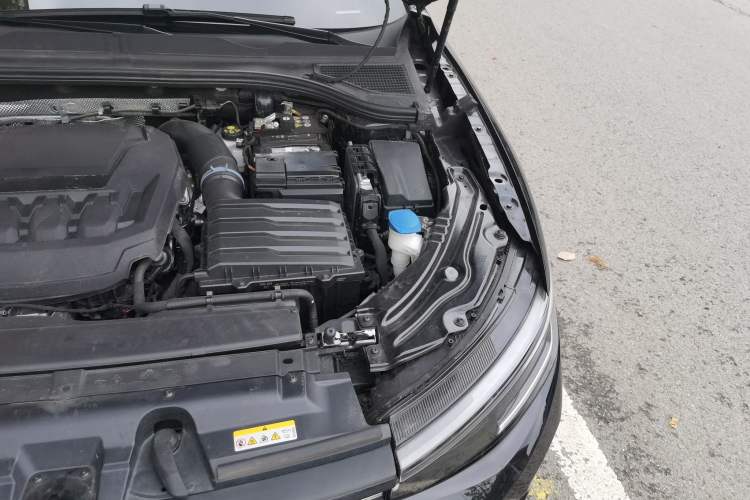 Used Volkswagen Passat 2025 Pro 380TSI Dragon Glory Edition Engine Bay Left