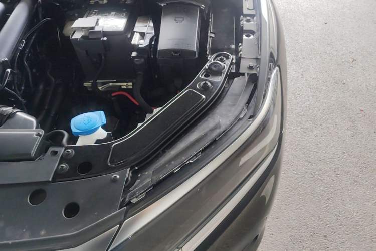Used Volkswagen Passat 2025 Outstanding Model 280TSI Business Edition Engine Bay Left