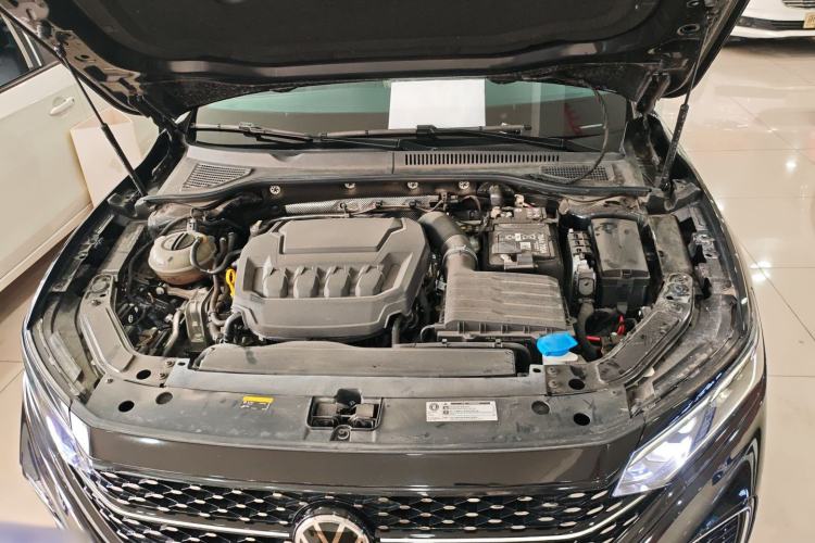 Used Volkswagen Passat 2025 Outstanding Model 380TSI Starry Dragon Glorious Edition Engine Bay