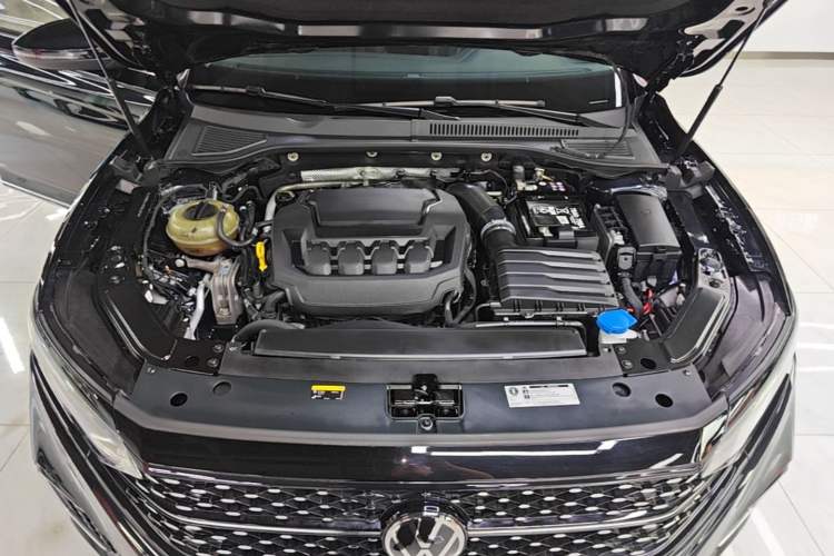 Used Volkswagen Passat 2025 Outstanding Model 380TSI Starry Dragon Edition Engine Bay