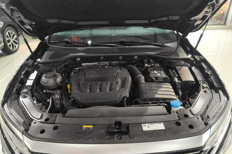 Used Volkswagen Passat 2025 Premium Version 380TSI Dragon Edition Engine Bay