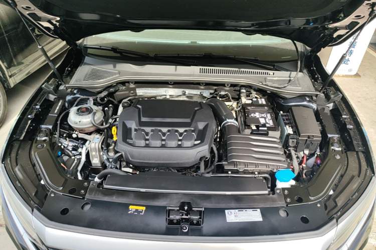 Used Volkswagen Passat 2025 Outstanding Model 380TSI Dragon Glory Edition Engine Bay