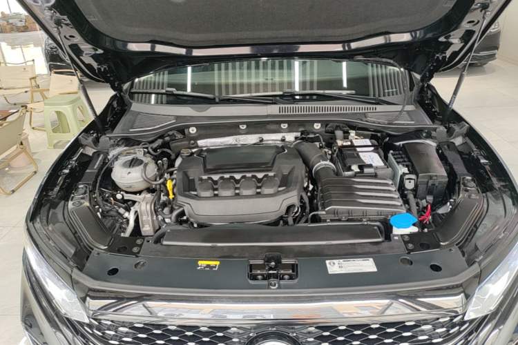 Used Volkswagen Passat 2025 Outstanding Model 380TSI Starry Dragon Edition Engine Bay