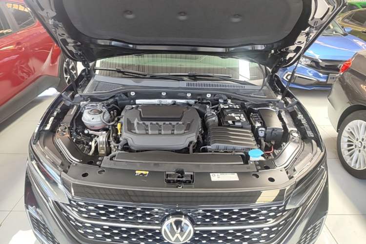 Used Volkswagen Passat 2025 Outstanding Model 330TSI Starry Elite Edition Engine Bay