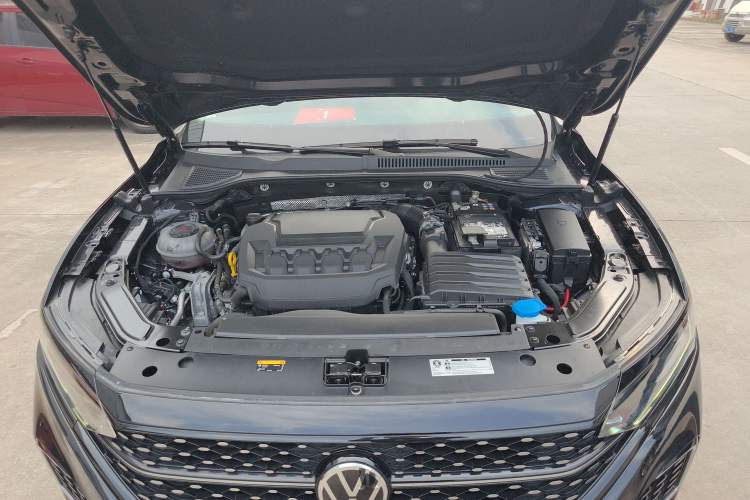 Used Volkswagen Passat 2025 Outstanding Model 330TSI Starry Elite Edition Engine Bay
