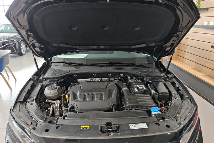 Used Volkswagen Passat 2025 Outstanding Model 380TSI Starry Dragon Glorious Edition Engine Bay