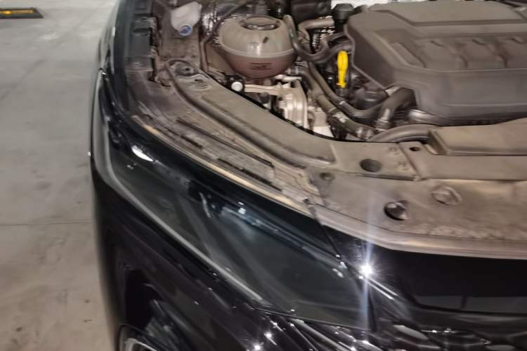 Used Volkswagen Passat 2025 Outstanding Model 330TSI Starry Elite Edition Engine Bay Right